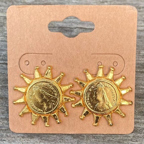 NIB New Everest Elegance Star Queen Round Gold Plated Coin Post Earrings - Picture 2 of 5